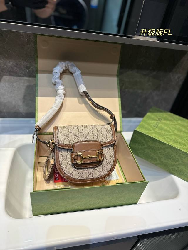 礼盒包装 Gucci 1955 Horsebit Bag 马鞍包 经典的马衔扣+Monogram+棕色勾边设计 满满的复 斜挎 短肩带单肩带 长肩带单肩带都很好