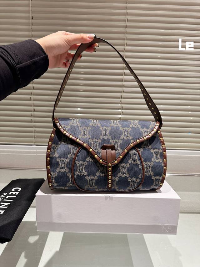 中古牛仔 Celine2024最新款中古系列 全网第-弹 我这可是全网第一弹呀 绝对新鲜出炉 巴塞罗那celine专卖店也只此一只 据柜姐讲也是刚刚上架 而且价