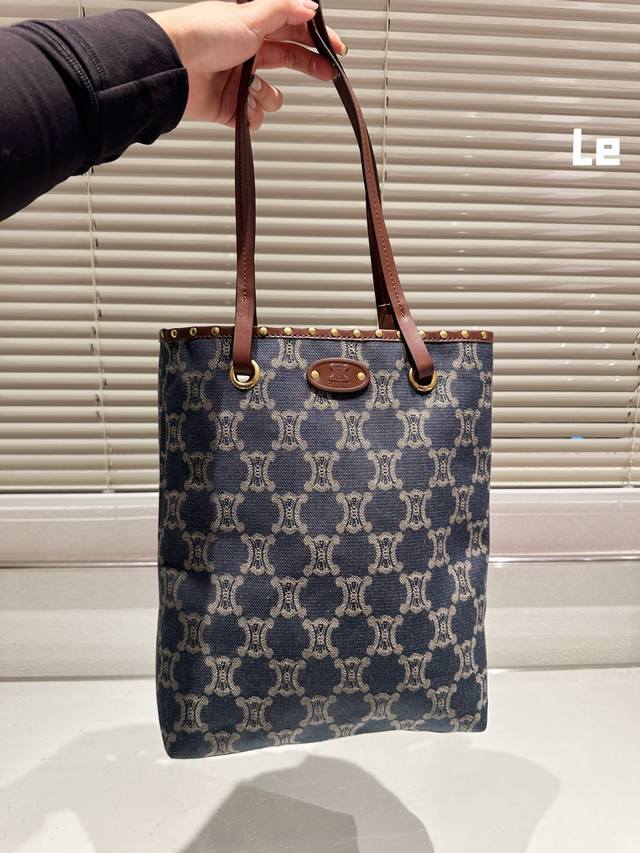 中古牛仔 Celine2024最新款中古系列 全网第-弹 我这可是全网第一弹呀 绝对新鲜出炉 巴塞罗那celine专卖店也只此一只 据柜姐讲也是刚刚上架 而且价