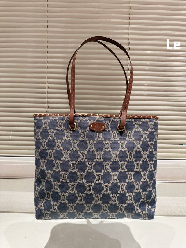 中古牛仔 Celine2024最新款中古系列 全网第-弹 我这可是全网第一弹呀 绝对新鲜出炉 巴塞罗那celine专卖店也只此一只 据柜姐讲也是刚刚上架 而且价