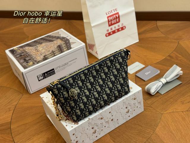 配折叠盒飞机盒 Size 22底宽*15Cm 迪奥nomad新品饭盒包 背出去被夸爆的hobo饭盒包 可以实现一包多用啦 赠送加长肩带 腋下斜挎