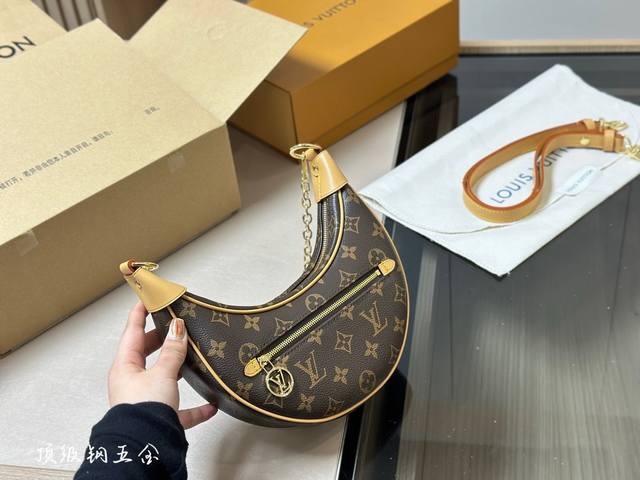 配折叠盒飞机盒 尺寸 上宽23*12Cm Lv中古豌豆包 月牙包 弯弯的好可爱 时尚是一个轮回 原版钢五金 如今它更加有型 原版黄皮链条 手提腋下斜挎