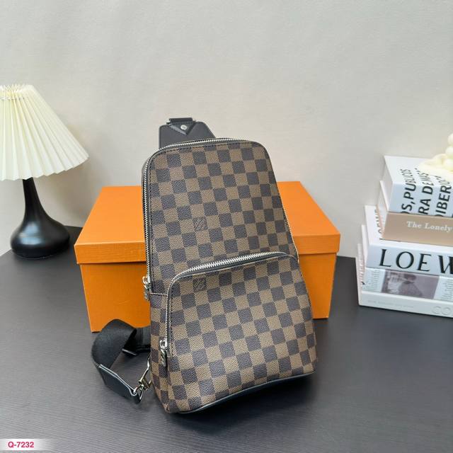 配礼盒 高端货 新款 Louis Vuitton Lv胸包 N41719Avenve 单肩包 此款 Damier Graphite 帆布面料的 Avenue 单