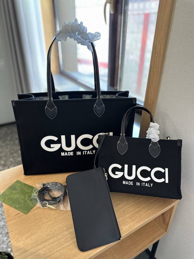 Gucci 帆布托特包 Tote 质感很高级 容量超级大也很耐用 日常出街背它回头率百分百 就是这种随性慵懒感 尺寸 大号46 32 小号28 19 货号684