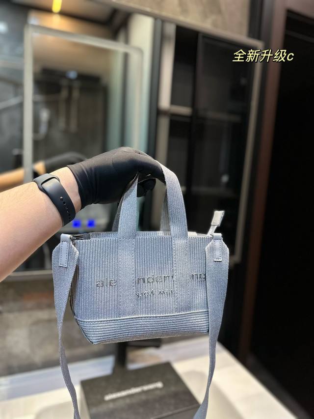 亚历山大王托特 罗纹针织alexanderwang大王全新春夏新款手提包针织材料瞬间爱了 分分钟钟揽粉哪个女孩不喜欢 尺寸 19.14