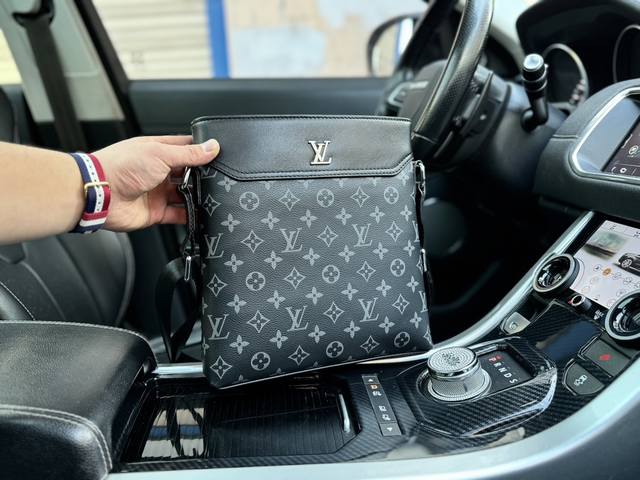 高端货 新款 Louis Vuitton 单肩包路易威登 Louis Vuitton 进口配牛皮面料retro 老花logo 皮革徽标 高清五金logo标志 内