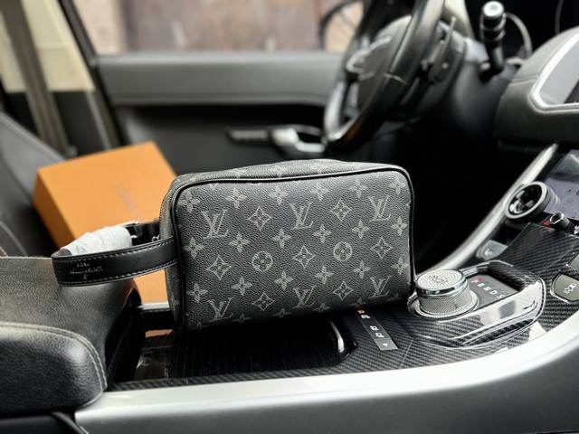 高端货 新款 Louis Vuitton 洗漱袋m58515 路易威登 Lvxnba Cloakroom Dopp Kit 手拿包 Cloakroom Dopp