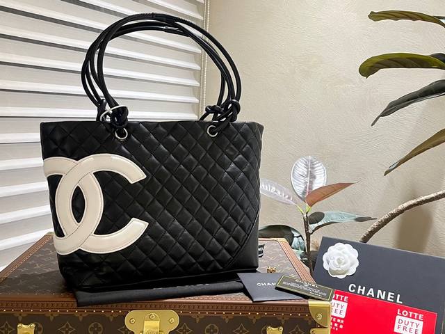 Chanel 中古包 康鹏系列 Tote原版手工 精湛手工 几乎接近原版 舒适手感 上身更是么么哒 Chanel当le Boy 在这几年大行其道的时候 我会选择