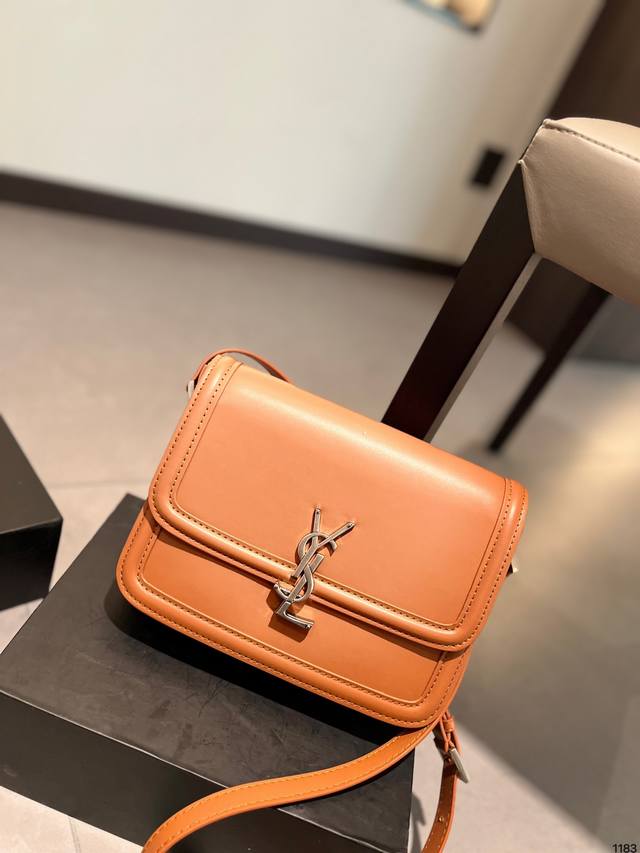 Ysl豆腐包 2020 It Bag_必火爆款 Ysl Solferino 原厂细牙签纹box牛皮 手感及皮面的柔韧度都非常好 全新设计的 L 字母上下对半开扣