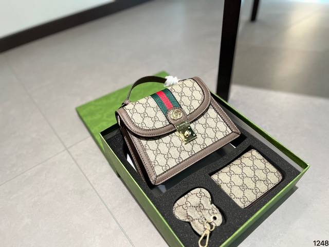 Gucci Ophidia系列 百搭之王 Ophidia不断发展壮大 在每--季都会带来令人惊艳的新品 这款手提包是epilogue系列中的一款 配有可拆卸肩带