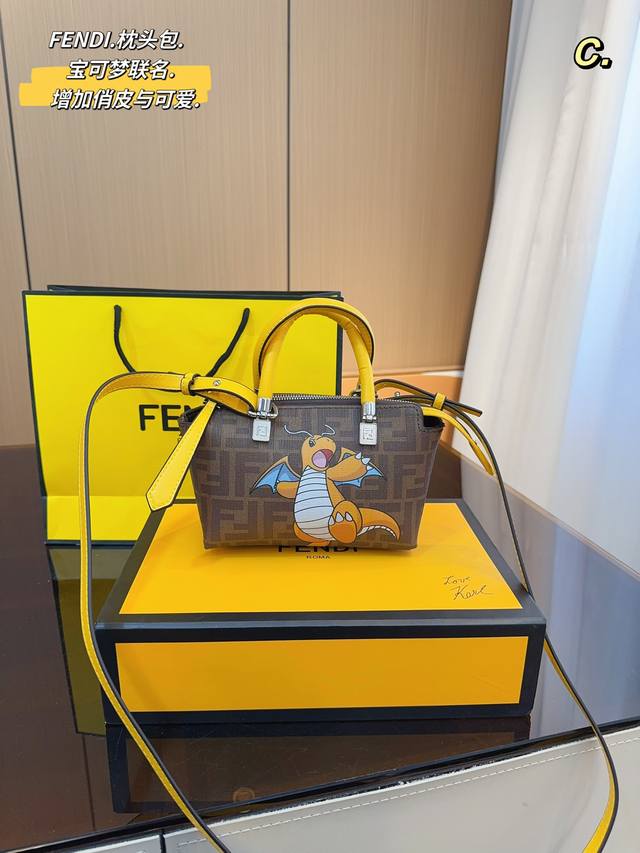 配礼盒. 芬迪fendi Mini波士顿手提包 2024龙年限定 Fendi&藤原浩&宝可梦的三方联名 也太可爱俏皮啦 Fendi新系列的联名款真是让人意想不到 - 点击图像关闭