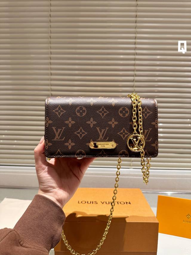 Lv新品 Wallet On Chain Lily 新品链条包 推荐自留 太百搭啦 配礼盒尺寸20Cm