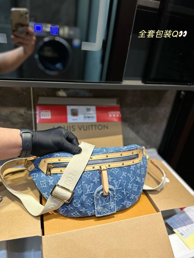 折叠飞机礼盒 Lv Bumbag 24Ss 丹宁牛仔 重出江湖凸速速预定 谁还记得bumbag 当年的火爆程度 明星博主手里人手一只 这么火的包包停产 二级市场