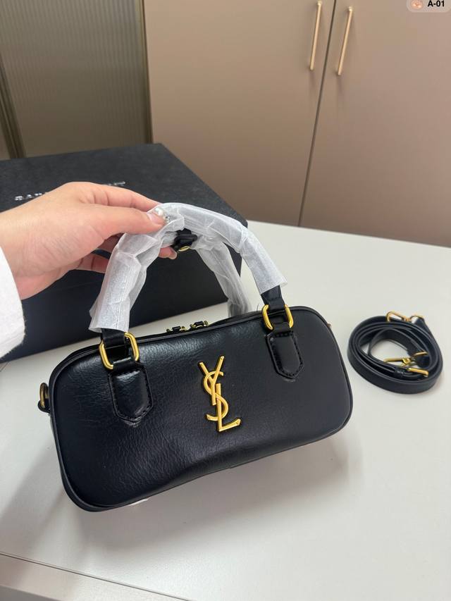 圣罗兰 Ysl 保龄球 饭盒包 手提 复古又可爱 率性时尚的风格哇 让人一见倾心 更是随性时髦的标志 又是大火的节奏呀 简直绝绝子 A-01尺寸22.7.11配