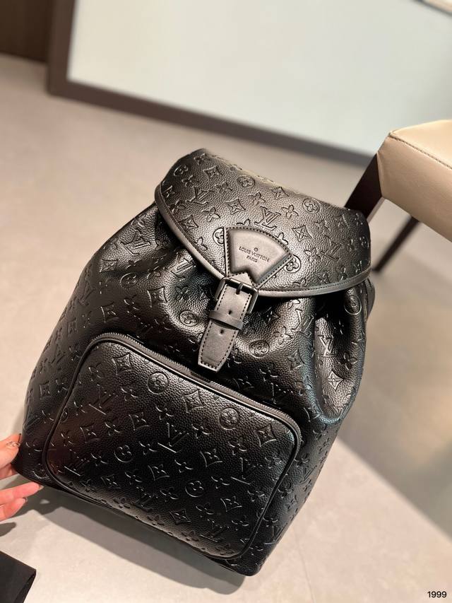 Size 31.41Cm Lv 双肩包 超高清五金logo标志 专用里内里 可以出门去旅行 搜索 Gucci双肩包