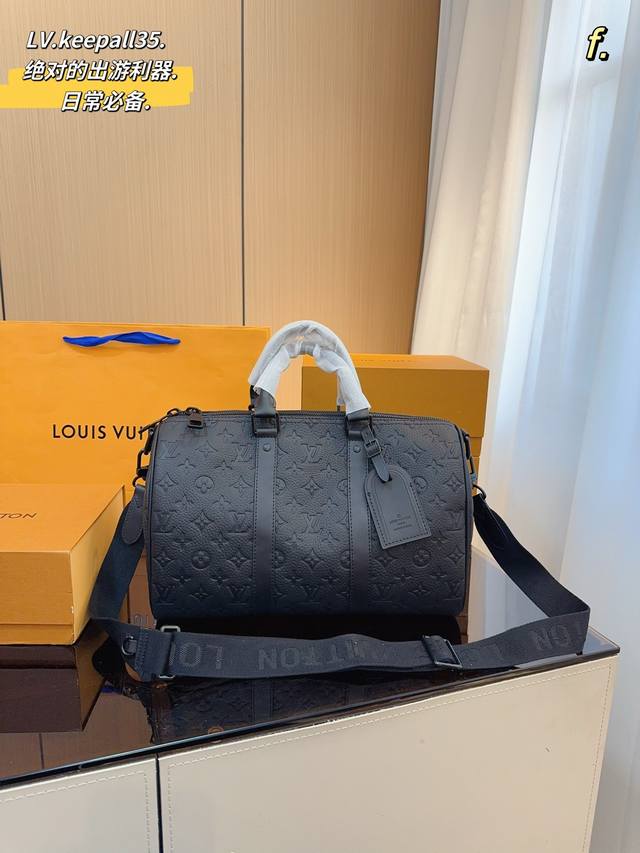 超酷中lv Keepall35.老花旅行袋 Lvkeepall 出差旅行最常用的一只包 这是超酷的一只包 可以做健身包 也可做旅行袋 容量超级感人非常的实用 出