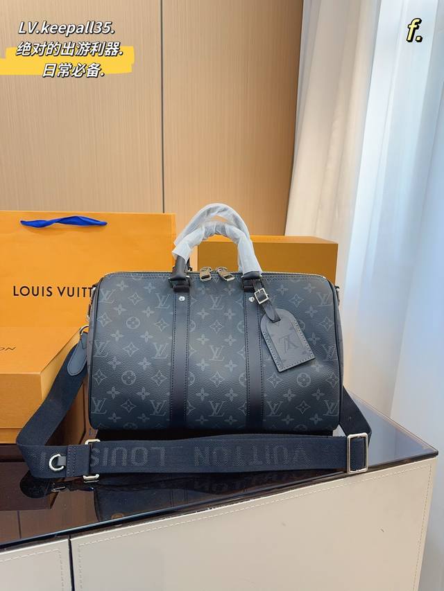 超酷中lv Keepall35.老花旅行袋 Lvkeepall 出差旅行最常用的一只包 这是超酷的一只包 可以做健身包 也可做旅行袋 容量超级感人非常的实用 出