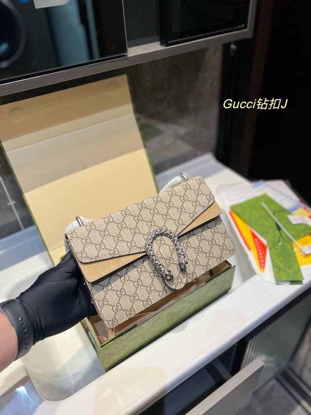 升级版 折叠礼盒 高品质牛皮 代购级 Gucci 高版本经典dionysus酒神包全新升级 就是alessandro亲自设计的 名字来源于古希腊罗马神话中的酒神