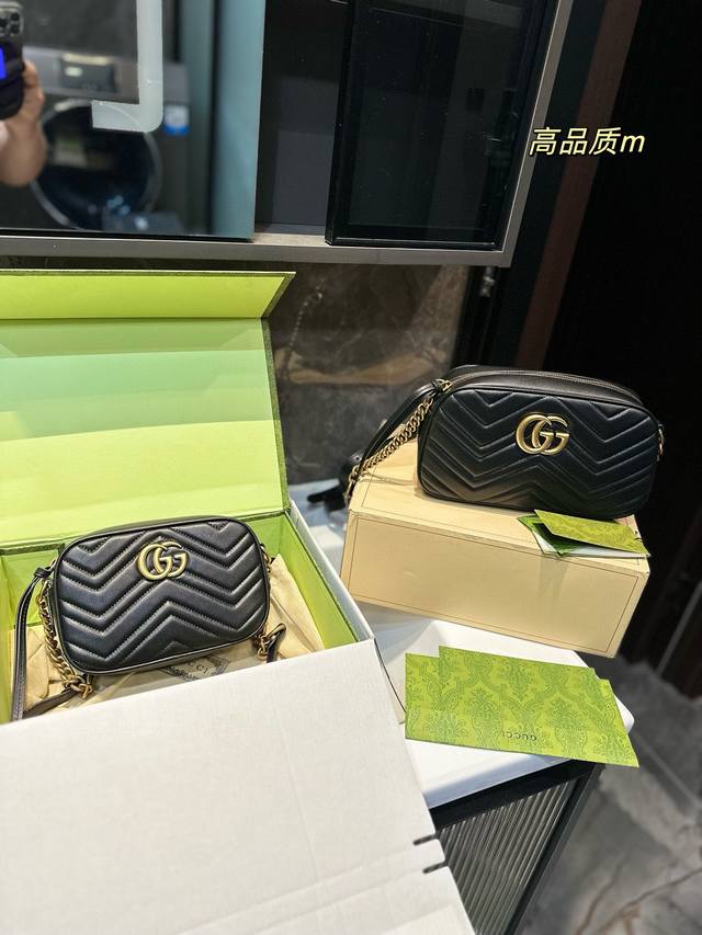 折叠礼盒 Gucci酷奇 相机包marmont 酷奇双g 刺绣爱心单肩包斜挎包女包 美到无法无天的款式 今年简直引领时尚最in元素做了几个月的款 质量一直在升级