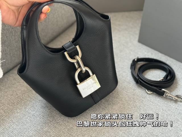 牛皮 配盒 Balenciaga Locker Hobo菜篮子 巴黎世家 锁头包 个性不羁爱自由 说的就是巴神吧 时髦小哥哥小姐姐的托特包就应该长这样吧 反正这