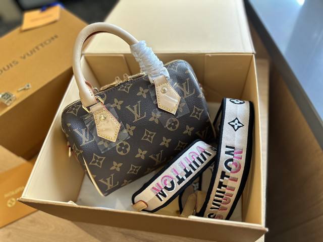 变色皮 折叠礼盒官网飞机盒 Lv Speedy 20枕头包 Lv 新款系列 枕头包 手袋,全网首发 Lv Speedy Nano 枕头包这款retiro 手袋以