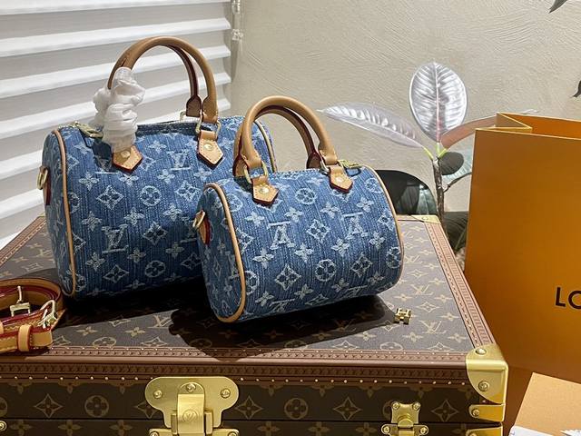 折叠礼盒 Lv 中古 牛仔枕头包 16 20尺寸完美 上身真香 拿到实物开箱后 我想说见到的实物比照片里好看 并且肩带可以拆卸 尺寸真的很ok了 既保留了nan