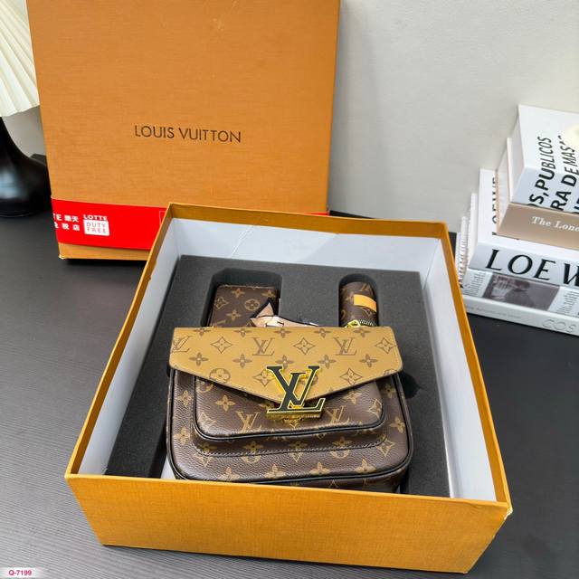 超值套盒 Lv 邮差包 钥匙扣包零钱卡包礼盒 尺寸21.17Cm - 点击图像关闭