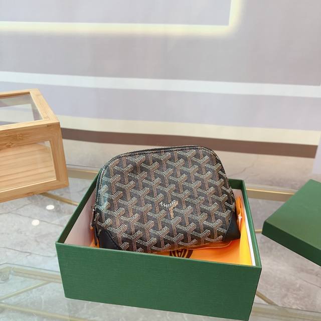 配盒子 戈雅 Goyard 手包男生女生用 上身效果绝绝子 日常非常好搭配哦 男生女生都可以入手 尺寸 17 13 Db