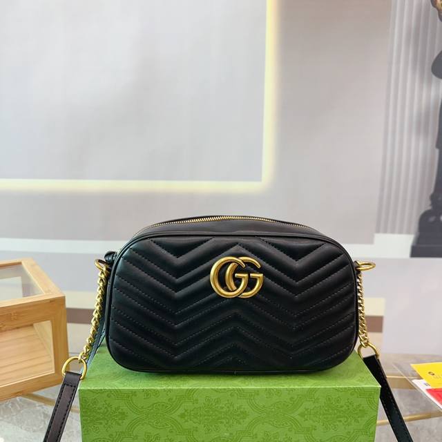 礼盒包装 Gucci Marmont 2021 秋冬秀款 几何系列 相机包 美到无法无天 今年简直引领时尚最in元素 做了几年的红典款 质量一直在升级 口密集五