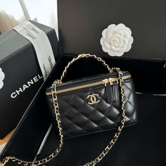 折叠礼盒包装 新品 Chanel 23K 鱼骨手柄 化妆长盒子 自带镜子 随身随地可补妆 低调优雅的银色鱼骨手柄 近看很精致 走到哪都能美美哒 五金 全铜钌银色