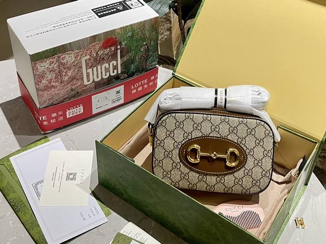 原厂皮 折叠礼盒 官网飞机箱 配送gg小发梳 Gucci 相机包 专柜最新款 推荐同步更新 男女同款 尺寸21Cm 的