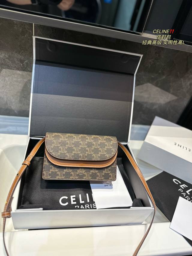 尺寸 20Cm Celine 23Ss 斜挎包 整只包简洁利落 满满的舒服帆布袋 手提单肩都超美