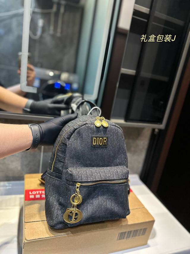 礼盒包装 Dior 双肩包 专柜最新进口帆布配小牛皮 原单品质 官网同步 原版五金不掉色 品质保证 超洋气 超五金实用 随心装 永不过时 必备单品尺寸 28