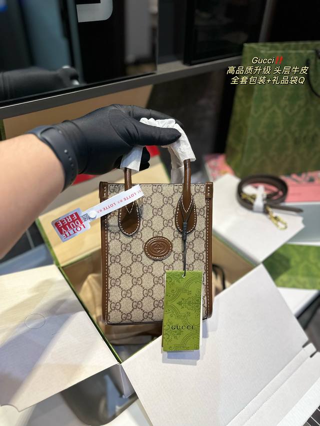 折叠飞机礼盒 Gucci Mini Tote 一眼相中的包 一定是好东西 太绝了这款新mini托特包 琴谱包 不喜欢太大的包 又指望买一个能装东西的挎包 那这款