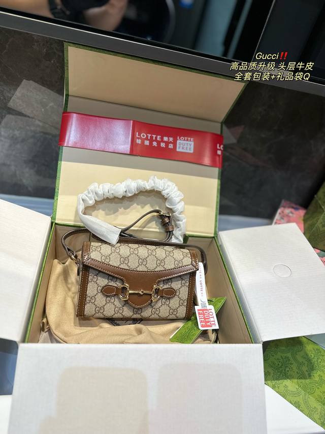 折叠飞机礼盒 Gucci 1955新款mini老花手机包小方盒 Gucci新出的这款手机包 首先我觉得在大牌包里 可称为性价比之王 价格不错 容量感人 手机 充