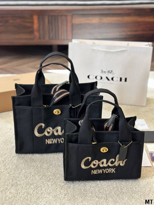 原版布 Coach 1 2024 Vew 超级轻便 Cargo托特包 : Cargo Tote 配备可拆卸肩带 向肩背司斜挎 还配备了两个方便的外置口袋 小正面