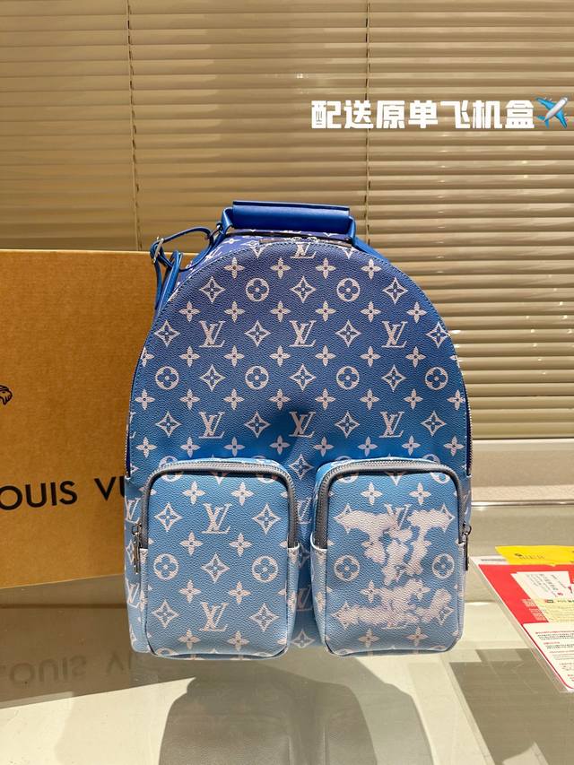 顶级原单 配礼盒 Lvmontsouris 双肩包 最近撸的lvmontsouris 双肩包 货号是m43186 A容量很大 放的下小笔记本 男女通用 感觉女生