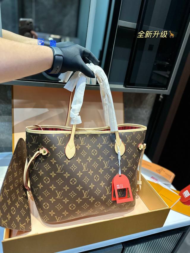 Lv Neverfull购物袋 N41605Lv 家的经典王牌 超大容量的设计作为妈咪包和ol通勤都是妥妥 滴,出镜率 最高的包款 条纹内衬完全不单调沉闷 设计