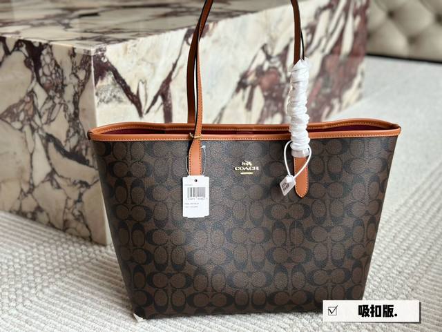 配盒 Size 35*27Cm Coach家 吸扣单面city托特包 经典logo购物袋tote包 大爆款 分分钟断货 搭配不同衣服 一年四季都可以用 搜索co