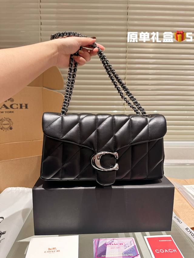 顶级小羊皮 Coach All Black链条 Otabby 系列新款 Coach 链条 包包天花板来啦 暗黑系高级感拉满的全黑金属扣 金属链条 名 甜酷女孩一