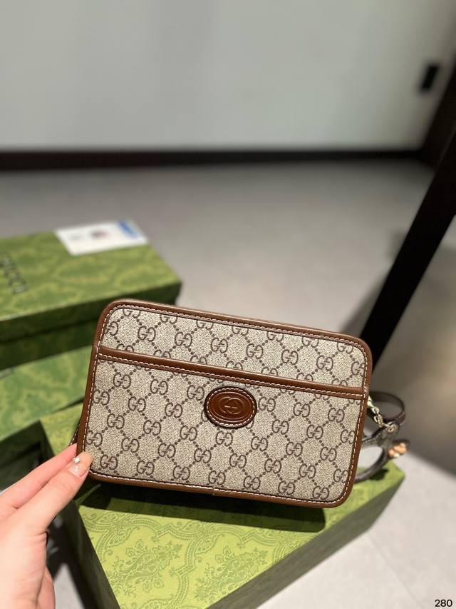 礼盒包装 原单gucci 相机包 配原版logo皮 原版深色五金 备受拥戴拥有超久历史 华丽感爆棚 入门级轻熟款 秀气精致很提气质 喜欢老花的经久耐看不过时 质