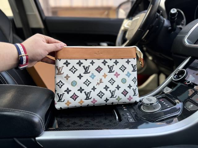 高端货 新款 Louis Vuitton 手拿包 M83568 路易威登 Lv Aerogram 手包 全新 Lv Aerogram 徽标印花拉链开合 皮革 手