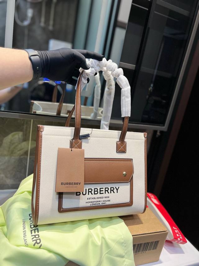 大号 Burberry 巴宝莉托特包 Horseferry格纹帆布拼接小牛皮简直秋冬必备款 上身真的很好看经典气质款 日常出行 容量很大 T尺寸: 33*12*