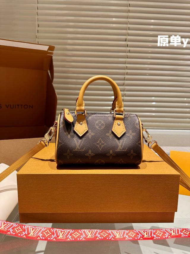 全套包装 Lv Nano Speedy 16 枕头包 Lv 新款系列 枕头包 手袋,全网首发 Lv Speedy Nano 枕头包这款retiro 手袋以标志性