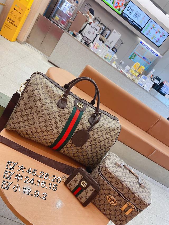 一组 Top. 高品质三件套组合 Gucci 旅行袋化妆包 钱包 夏季旅游必备