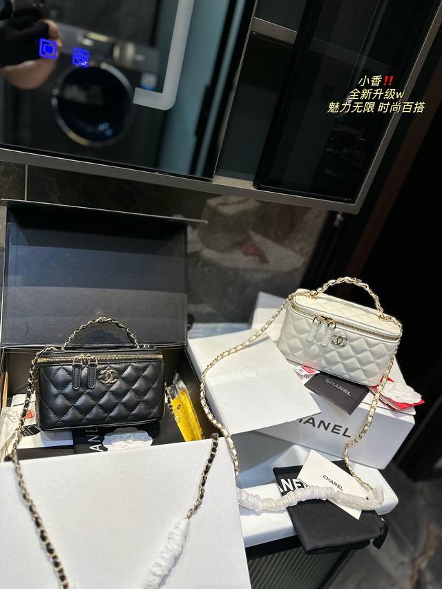 礼盒包装 新品 Chanel 23K 鱼骨手柄 化妆长盒子 自带镜子 随身随地可补妆 低调优雅的银色鱼骨手柄 近看很精致 走到哪都能美美哒 五金 全铜钌银色 尺