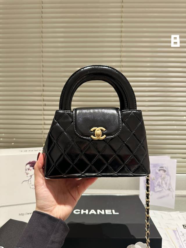 油蜡小牛皮 Chanel24K新款 本季度的 最眼包 Chanel 香奈儿 23K Kelly大号链条包 小羊皮 也是很耐用哒 经典百搭耐看 尺寸20 14Cm