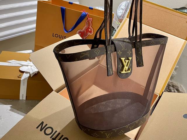 Lv Ysl 果冻tote 托特包 沙滩包 质感很高级 容量超级大也很耐用 日常出街背它回头率百分百 就是这种随性慵懒感 尺寸 28