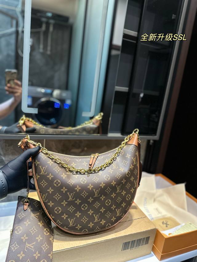 礼盒包装 Size 38*26Cm Lv Loop 腋下包 大月亮 太戳我了吧 上身效果 啥也不说啦 订起来 . 24Ss 走秀款 搜索lv 大号月亮包 拼色