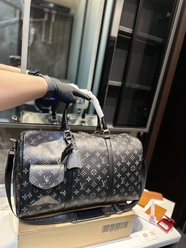 Lv Fw23 新品 旅行袋 机场旅行包来咯lv专柜同款旅行包 范冰冰 杨幂 刘涛各路大牌明星同款我有自留一直在用每个摩登旅者 都要拥有一只帅气能装的旅行袋 时